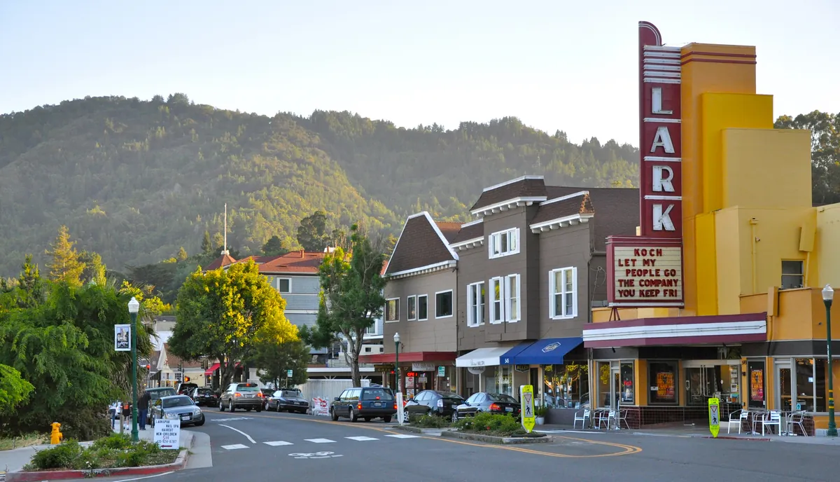 Towel cleaning for businesses in Larkspur